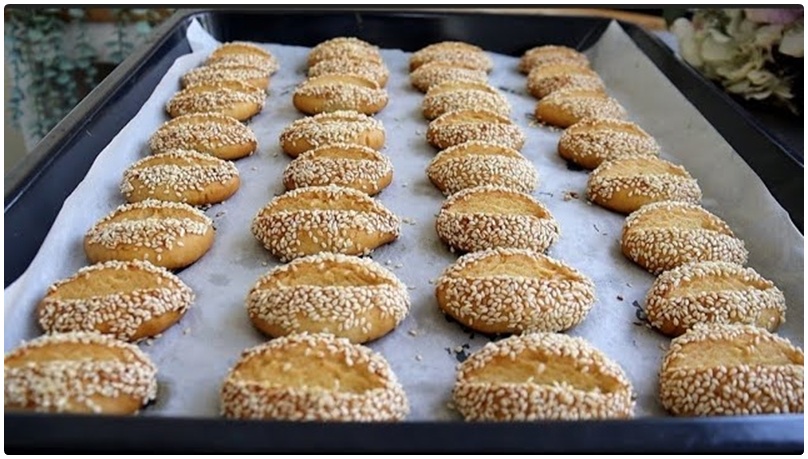 Ağızda Dağılan Susamlı Tuzlu Kurabiye Tarifi