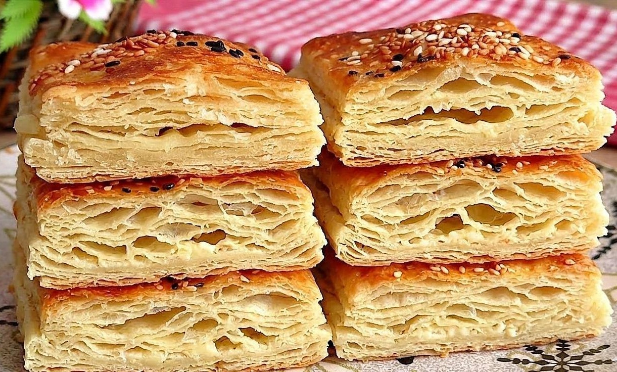Dışı Çıtır İçi Kat Kat Ayrılan Kolay Börek Tarifi