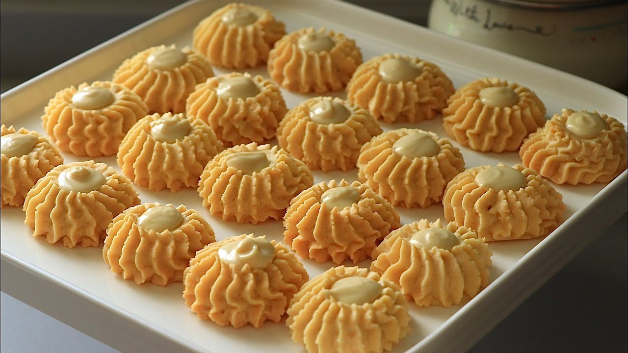 Asla Yayılmayan Sıkma Pastane Kurabiyesi Tarifi